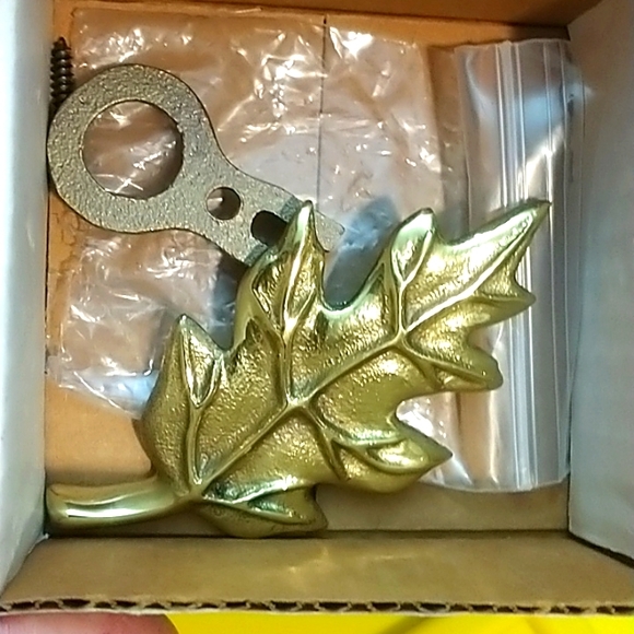 Solid brass Oak Leaf doorbell - Picture 2 of 4